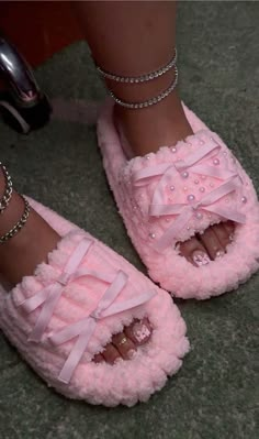 Bedazzled Shoes, Fluffy Shoes, Crocs Fashion, Cute Slippers, Pink Girly Things, Girly Shoes