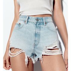 Zara High-Rise Faryed Shorts Size 6 In Light Blue Wash White High Waisted Jeans, Zara Denim Jeans, 70’s Style, High Rise Denim Jeans, Cuffed Denim Shorts, White Jean Shorts, Zara Shorts, Embellished Denim, High Waisted Jean Shorts