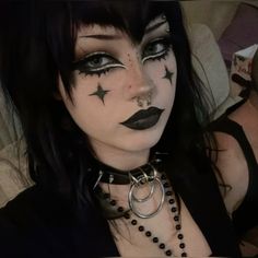 Gothic Makeup Ideas Eyeliner, Makeup Alt Goth, Alternative Eye Makeup Goth, Dramatic Eyeliner Goth, Gothic Eye Makeup, Goth Makeup Looks Trad, Goth Makeup Looks, Goth Eye Makeup