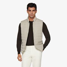 As an in-between layer or over a shirt, this sand padded vest is a versatile, trans-seasonal layering piece that effortlessly adds depth and casual appeal to any look. Versatile Vest For Layering, Versatile Cotton Vest For Layering, Beige Outerwear For Layering, Sleeveless Khaki Outerwear For Layering, Classic Beige Vest For Fall, Fitted Neutral Outerwear For Layering, Fitted Beige Vest For Layering, Casual Winter Vest For Business Casual, Classic Beige Sleeveless Outerwear