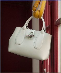 The 21 best French handbag brands span luxury to budget-friendly; with a stylish option to suit every taste from totes to shoulder bags. French Handbags, Handbag Brands, French Luxury Brands, Scandi Chic, Brand Recognition, Casual Chic Outfits, Watches Collection, High Fashion Editorial