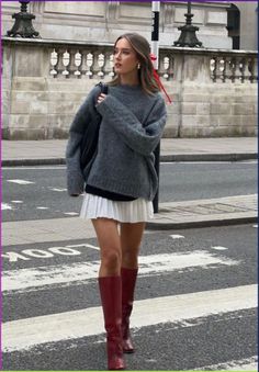 Valentines day outfit inspo valentines day ootd red knee high boots red bow valentines day look #affiliatedlink Spring New York Outfits, Red Boots Outfit, Nyc Outfits, Looks Pinterest, Skandinavian Fashion, Chique Outfits, Paris Outfits, Winter Fits