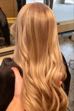 #BEAUTY ,#REALATIONSHIPS #Fashion #Outfits #Winter Outfits #Animals Golden Blonde Natural Hair, Honey Blonde Aesthetic, Wavy Blonde Hair Aesthetic, Honey Blonde Wavy Hair, Warm Blonde Hair Color Honey, Honey Strawberry Blonde Hair, Warm Honey Blonde Hair, Wavy Hair Girl, Ginger Blonde Hair