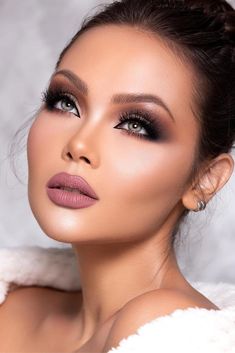 Makeup Ideas Bold Smokey Eye, Smokey Eyes Makeup, Grey Smokey Eye, Eye Ideas, Makeup Idea, Makeup Guide, Latest Makeup, Glamour Makeup, Smokey Eyes