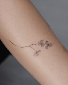 abstract botany tattoo unique tattoo idea for girls flowers floral botanical ботаническая татуировка тату цветы идеи для девушек небольшие татуировки на руке интересные идеи для тату абстрактные татуировки абстракция искусство small tattoo on arm маленькая татуировка на руке Sasha Tattoo, Botanical Tattoos, Forearm Tattoo Women, Tiny Tattoo, Botanical Tattoo, Leg Tattoo, Makeup Tattoos, Nail Tattoo