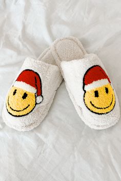 100% POLYESTER Model Wearing Size S/M Color: White Fuzzy Slippers Smile Face With Santa Hat Graphic Cushioned Footbed Flexible Rubber Sole S/M Fits Sizes 6-9 M/L Fits Sizes 9 & Up Launched: 11/8/23 Smile Slippers, Slippers White, Fuzzy Slippers, Flying Monkey Jeans, Flying Monkey, Small Dress, Smile Face, Santa Hat, Over 50