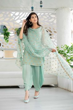 Shaurya Sanadhya, Gaun Fashion, Pakistani Dresses Casual, Unique Outfit, Kurta Designs Women, Simple Pakistani Dresses