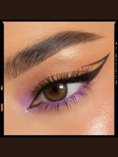 Glamorous Eyeshadow Looks, Eyeliner Styles With Color, Colored Eyeliner Makeup Looks, Make Up On Brown Eyes, Model Aesthetic Makeup, Colorful Eye Makeup Aesthetic, Eyeliner Styles Color, Pop Of Color Eyeshadow Looks, Makeup Pictures Ideas