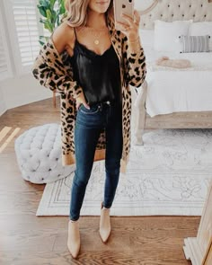 Retail Outfits Work Casual Summer, Leopard Skirt Outfit, Stylish Fall Outfits, Mode Casual, Trendy Summer Outfits, Winter Trends, Casual Winter Outfits, Outfits Casual