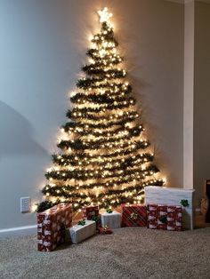 Christmas Tree Out Of Lights On Wall, Lights On Wall Christmas Tree, Wall Light Christmas Tree, Light Christmas Tree On Wall, Christmas Tree On Wall With Lights, Christmas Hallway Decorations House, Christmas Light Tree On Wall, Wall Xmas Tree Ideas, Christmas Photo Op Ideas