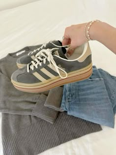 back to school shoes inspo Styling Gazelle Bold, Womens Gazelle Adidas Outfits, Grey Shoes Outfit Women, How To Style Adidas Gazelle Bold, Platform Adidas Gazelle Outfit, How To Style Gazelle Adidas, Shoe Styles 2024, Gazelle Adidas Shoes, Gazelle Adidas Platform