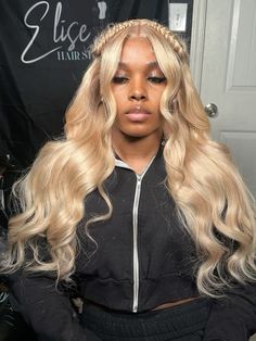 Hairstyles On Body Wave Wig, Middle Part Frontal Wig Styles, Hairstyles Lace Front Wig, Frontal Wig Braid Hairstyles, Blonde Lace Hairstyles, Body Wave Wig Hairstyles For Black Women, Lace Front Hairstyles Middle Part, Middle Part Honey Blonde Wig, Ash Blonde Wig Styles