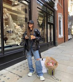 Winter Lookbook, London Street Style, Ootd Fashion, Black Outfit, London Fashion, Happy Monday, Ripped Jeans, Spring Outfits, Outfit Of The Day