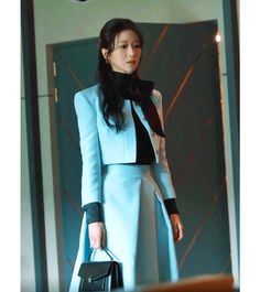 About the product All hail the Fashionista Queen of Eclectic Fashion, It's Okay To Not Be Okay's Seo Ye-ji (서예지), who is back in her latest revenge drama "Eve 이브", after a two-year drama hiatus, as unfortunate victim Lee La-el (이라엘) who was made into an orphan and lost her entire home and family overnight and plotted 13 years of revenge to execute her perfect plan of revenge!Don't miss out on this set of poofy top and skirt with a clean and minimalist design that is guaranteed to make you look e Cropped Coat, Eclectic Fashion, Blue Skirt, Petite Size, Skirt Set, Women's Blazer, Dress To Impress, Clothes Design, Clothes