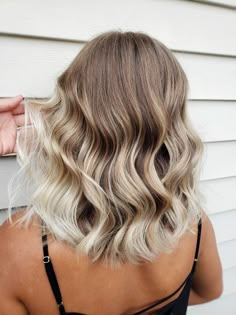 Bronde Balyage Short Hair, Boliage Hair Short Hair, Blonde Balayage With Money Piece Short, Slay Haircuts, Boliage Hair On Dirty Blonde, Brown Blonde Balayage Short Hair, Short Brown Blonde Hair, Shoulder Length Balayage Blonde, Short Hair Blonde Balayage