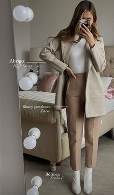 Zara Office Outfits Women, Beige Business Casual, Zara Work Pants Outfit, Zara Beige Trousers Outfit, Formal Outfits For Women With Boots, Boots And Trousers Work Outfits, Beige High Waisted Pants Outfit, Beige Pants Office Outfit, Zara Trousers Women High Waist