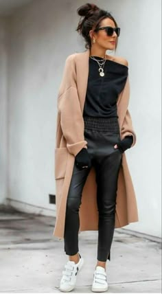 Lederhosen Outfit, Home Wear Women, Stil Elegant, Mode Casual, Looks Street Style, Trendy Fall Outfits, Camel Coat, Home Wear