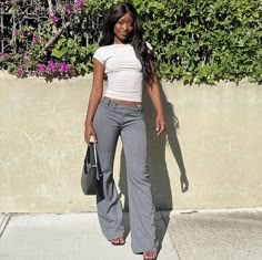 Low Waist Suit Pants Outfit, Curly Hair Vacation, Hair Goals Curly, Hair Ideas Curly, Hair Y2k, 6th Form Outfits, Hair Inspiration Curly, Curly Hair Goals, High Fashion Model