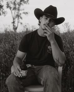 🤠🐎🌵 when you text your cousin “do you have a cowboy hat and boots?” and he delivers 👏🏼 cowboy but make it editorial. #michiganportraitphotographer #michiganseniorphotographer #detroitportraitphotographer #777luckyfish cowboy photoshoot #coorsbanquet #marlboro #michiganphotographer Cowboy With Mustache, All Black Cowboy Outfit For Men, Cowboy Selfie, Cowboy Face Claim, Cowboy Mustache, Cowboy Photoshoot, Hot Cowboy, Cowboy Outfit For Men, Cowboy Men