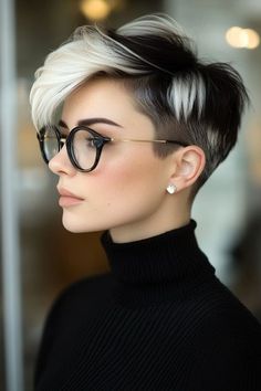 Pixy Cut, Pixie Hair Color, Short Haircuts Ideas, Pixie Haircut Ideas, Haircuts 2024, Short White Hair, Hair Curl, White Hair Color, Asymmetrical Hairstyles