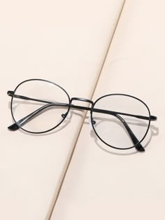 Indie Glasses, Clear Glasses Frames Women, Spectacles Women, Cute Glasses Frames, Classy Glasses, Glasses Frames Trendy, Wayfarer Glasses, Fancy Glasses, Clear Glasses Frames