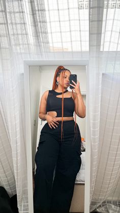 All black festival outfit. Black top with solverw chains and black cargo pants Cargo Pants Outfit Clubbing, Cargo Pants Crop Top Outfit Plus Size, Corset And Cargo Pants Outfit Plus Size, Plus Club Outfits, Cargo Pants Outfit Black Women Plus Size, Cargo Pants Club Outfit, Cargo Festival Outfit, Cargo Pants Going Out Outfit