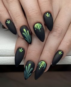 Witchy Nails, Art Deco Nails, Nail Art For Beginners, Green Nail, Beautiful Nail Art