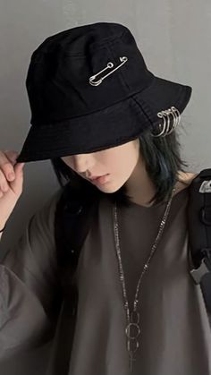 Fashion Sewing Projects, Chic Black Outfits, Army Accessories, Bone Bordado, Bucket Hat Outfit, Long Fingerless Gloves, Hat Aesthetic