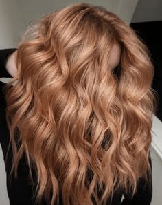 Light Brown Hair With A Red Tint, Light Brown Hair Color Ideas, Light Brown Hair Color, Light Auburn Hair, Rambut Brunette, Brown Hair Color Ideas, Red Blonde Hair, Strawberry Blonde Hair Color