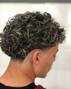 Taper Fade Short Hair, Fade Haircut Curly Hair, Long Curly Hair Men, Fade Haircut Styles, Male Haircuts Curly, Highlights Curly Hair, Men Haircut Curly Hair