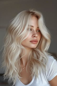 Womens Blonde Hair, Icy Blonde Highlights On Blonde Hair, Elegant Hair Color, Rhea Goddess, Blond Beige, Blonde Hair Goals, Blonde Lowlights, Winter Hair Colors, Platinum Blonde Hair Color