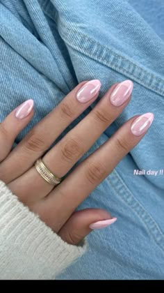 Pink Chrome Biab Nails, French Tips Nails Colorful, Chic Acrylic Nails Classy, Nails Summer To Fall, Autumn Nails Almond Short, Acyrilics Nails Ideas Almond, Cute Shorter Nails, Almond French Nails Pink, Neutral Almond Nails Classy Simple