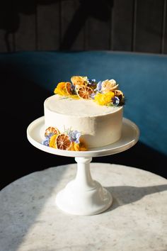 wedding cake, dried lemons, fresh flowers, cake stand, 1 tier cake, simple, events, party's, picnic's Small And Simple Wedding Cakes, Fruit And Flower Wedding Cake, Wedding Cake One Tier Flower, Floral Cake Inspiration, Non Tiered Wedding Cake, Wedding Cake Flowers One Tier, White Cake With Dried Flowers, Wedding Cake With Citrus