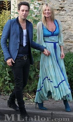 gunne sax for wedding Kate Moss Weight, Kate Moss Wedding, Jamie Hince, Wedding Rehearsal Dress, Moss Wedding, Celia Birtwell, Bride Head, Kate Moss Style, Ossie Clark