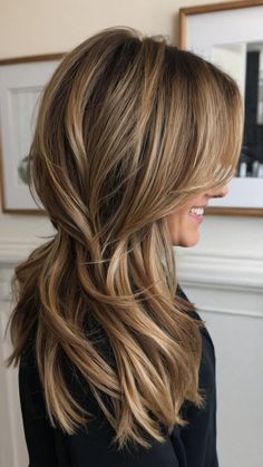 Chic Bronde Hairstyle Ideas for Every Season - Inspire Inlet Gigi Hadid Bronde Hair, Bronde Highlighted, Bronde Balayage Medium Length, Teddy Bronde Haircolor, Fall Bronde Balayage, Blonde Hair For Brunettes, Balyage Hair, Caramel Blonde Hair, Balayage Hairstyle