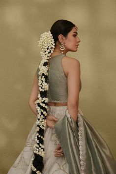 Reception Hairstyles Indian, Wedding Blouse Designs, Traditional Indian Outfits, Indian Bridal Dress, Wedding Blouse