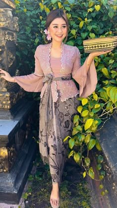 Indonesian Kebaya Modern, Ootd Kebaya Bali, Kebaya Modern Simple, Outfit Bali, Outfit Kebaya, Kebaya Outfit, Kebaya Style, Renda Kebaya, Kebaya Simple