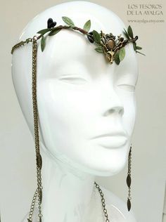 Handmade raven headpiece . Goth tribal style , ligth and comfortable The rustic part cover the forehead and the back is chain adaptable to different measures ABOUT SHIPPING ⋆ All our items are made to order ,normally we ship in about 4-10 days after we recieve the payment , if for some reason we would need more extra time we will inform you by conversation . All our pieces are nicely and security packed and will be shipped in cardboard boxes ⋆ We ship from Spain , you will find two shipping opti Raven Headpiece, Mossy Aesthetic, Mystical Wedding, Woodland Aesthetic, Elf Stuff, Elf Tiara, Elven Crown, Gothic Hair Accessories, Elven Tiara