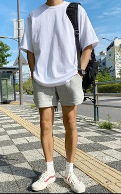 Men Shorts Outfit Casual Street Styles, Korean Men Summer Outfit, Trendy Boy Outfits Summer, Minimalist Fashion Men, Diy Vetement, Mens Trendy Outfits