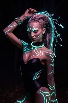 Women Alien Makeup, Alien Outfit Ideas, Alien Costume Ideas, Aliens Costume, Alien Disco, Squid Costume, Alien Outfit, Space Halloween