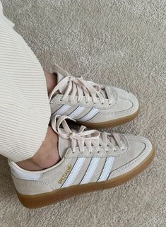 White Spezial Adidas, Adidas Spezials Outfit Woman, Spezial Adidas Shoes, Spezials Adidas, Spezial Adidas Outfit, Adidas Spezial Outfit, Spezial Shoes, Spezial Adidas, Pretty Sneakers