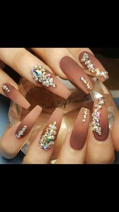 Love Brown Nails With Diamonds, Diamond Nail Art Design, Nail Structure, Diamond Nail Designs, Nail Diamond, Diamond Nail Art