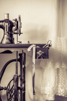 an old sewing machine sitting on top of a table