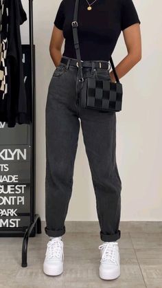 Black Jeans Outfit Casual, Pantalones Boyfriend, Black Fall Outfits, Black Jeans Outfit, Jeans Outfit Casual, Casual School Outfits, Women's Casual Style, Casual Summer Outfit, Korean Street Fashion