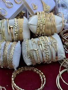 Ring Stack Inspo Gold, Jewelry Store Aesthetic, Bracelet Stack Gold, Dope Jewelry Accessories, Gold Aesthetic, Aesthetic Picture