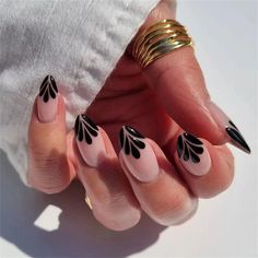 Black Leafs False Nail Short Almond French Press on Nails for Nail Art 24pcs Kutek Disney, Milky Nails, Nagel Tips, Smink Inspiration, Minimalist Nails, Manicure Y Pedicure, Chic Nails, Dope Nails