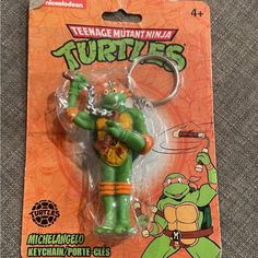 the teenage mutant ninja keychain has an orange shirt on it's head