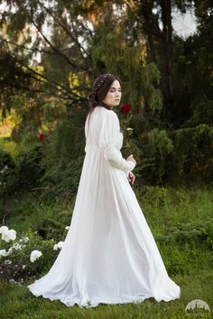 White Chemise, Historical Gowns, Ren Fair, Medieval Costume, Princess Gown, Medieval Clothing, High Waist Dress, Suits For Sale, Medieval Fashion