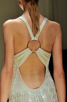 Milan Fashion, Fashion Details, Sewing Dresses, Fashion Week Spring, Milan Fashion Week, Dress Backs, Backless Dress Formal, The Back, Beautiful Dresses