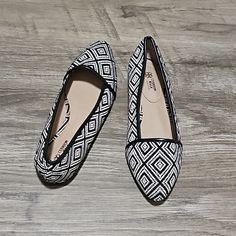 Nwot Avon Cushion Walk Geometric Print Pointy Toe Flat Shoes Size 6. Pointy Toe Flats, Walking By, Geometric Print, Loafer Flats, Flat Shoes Women, Shoes Flats, Walking, Loafers, Cushions